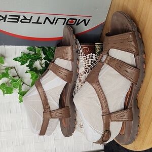 👉*MOUNTREK* "REMOTE DUNE" LEATHER SANDALS H8072 ~SLIP RESISTANT DESIGN ~SIZE 9